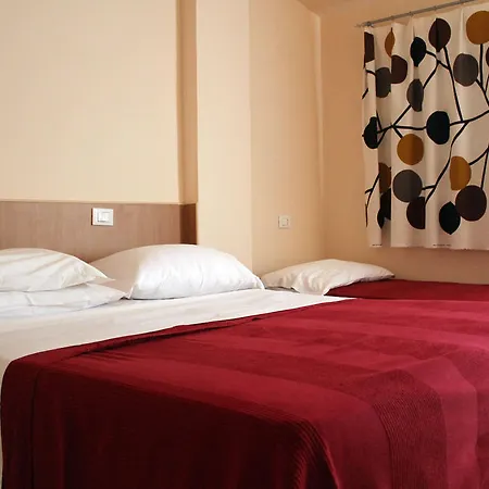 Hotel 106