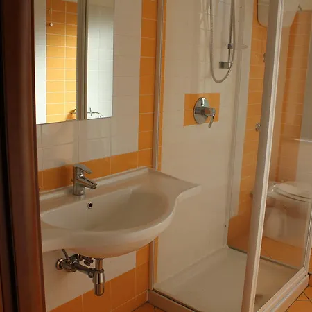 Hotel 106 3*