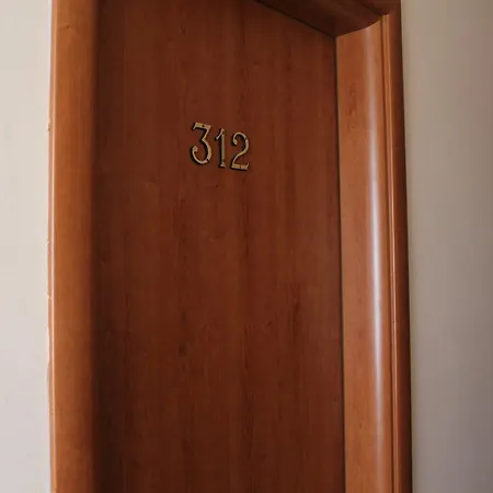 Hotel 106