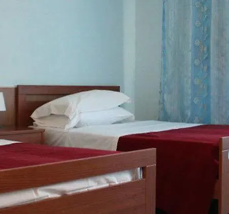 106 Hotel 3*