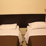 酒店 106号酒店 塞利亚马里纳