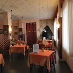 106号酒店 塞利亚马里纳