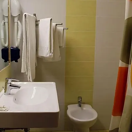 Hotel 106